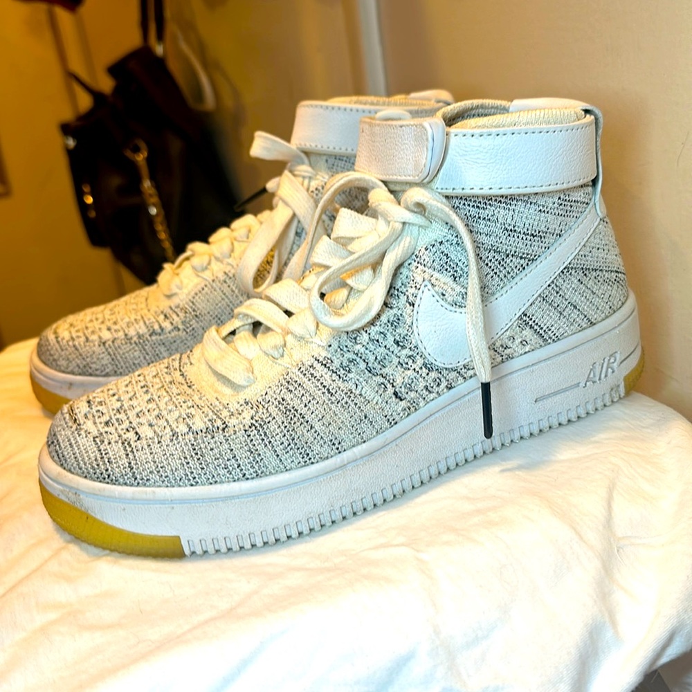 Unique cloth gray:white Nikes